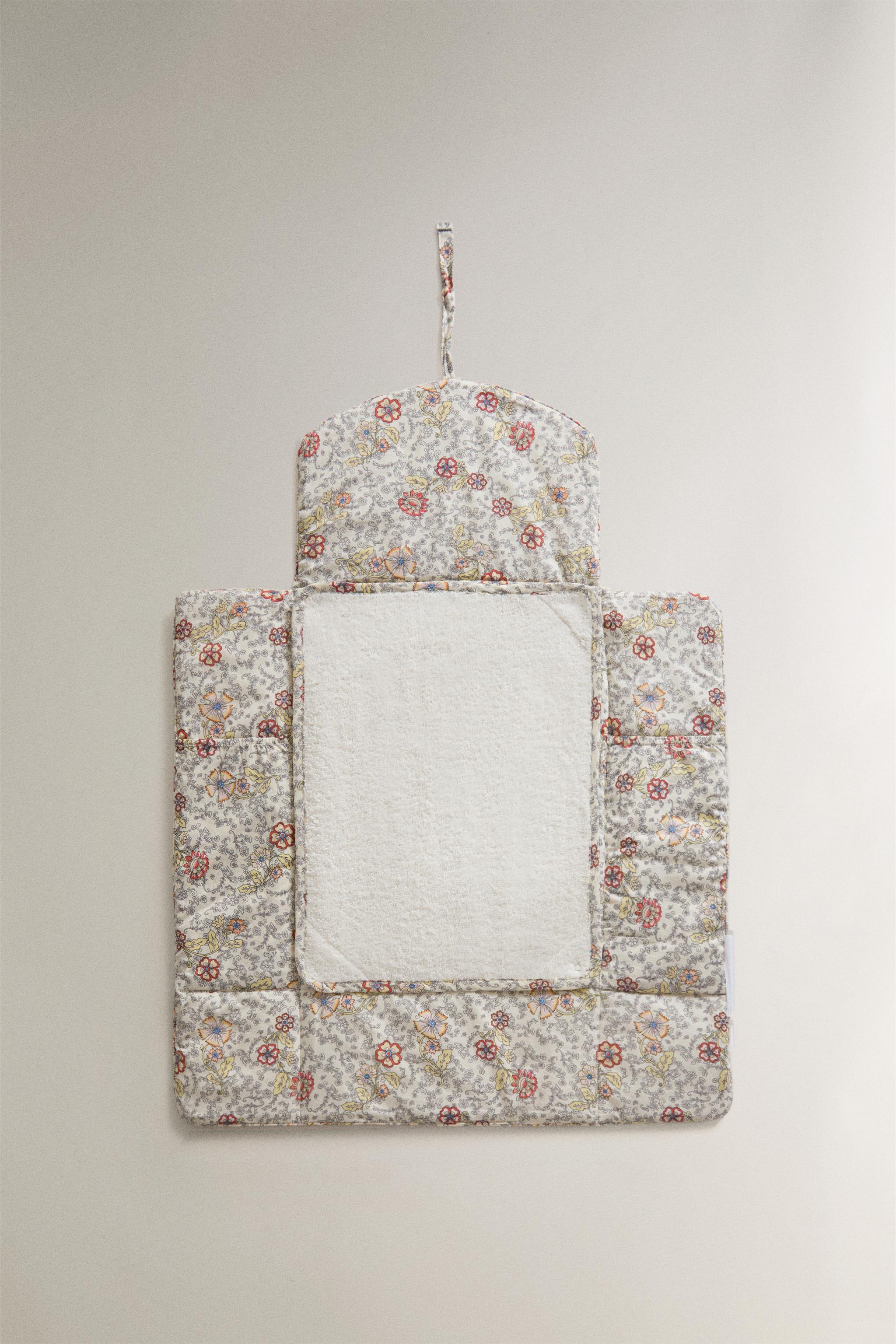 BABY’S PORTABLE FLORAL CHANGING MAT